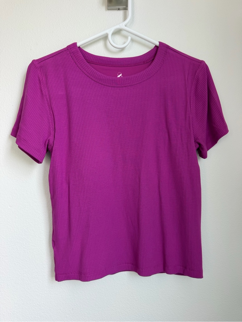 Lou & Grey Built in Bea Short Sleeve Ribbed Tee in Fuchsia